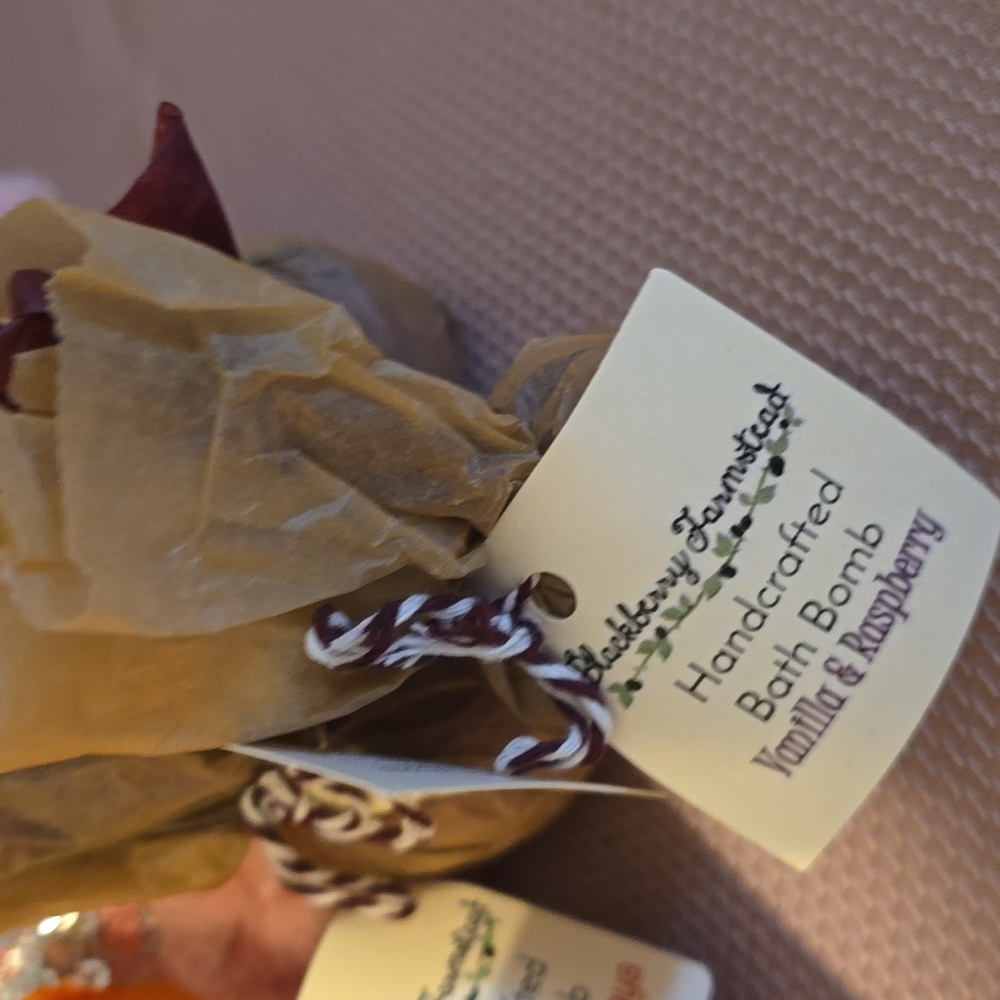 Bath Bombs - Handcrafted - Picture 3 of 4